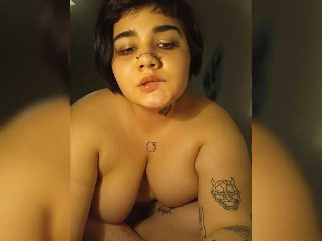 Live sex webcam photo for HoneyToy #272109744