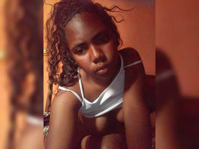 Live sex webcam photo for Honeyhoney3 #276543880