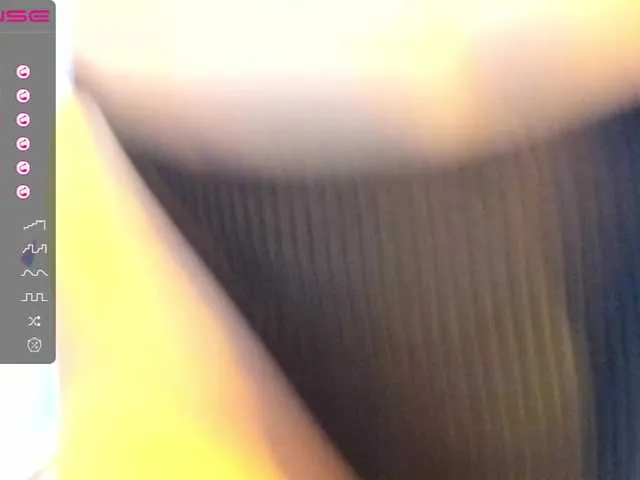 Live sex webcam photo for Honeykim3 #275619211