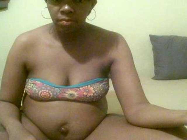 Live sex webcam photo for Honiedivaxx36 #273388355