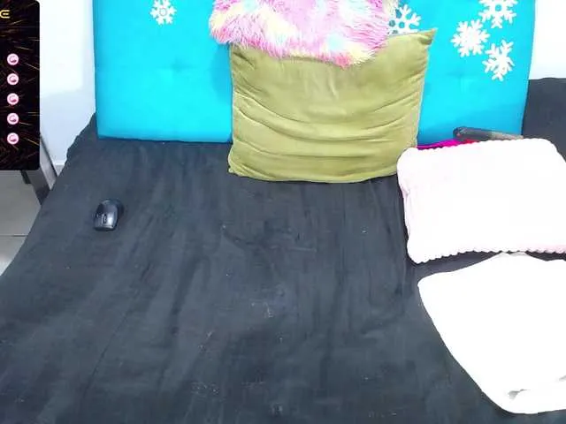 Live sex webcam photo for HonneyBunny1 #286855683