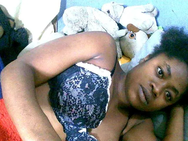 Live sex webcam photo for Honoratte #291983828