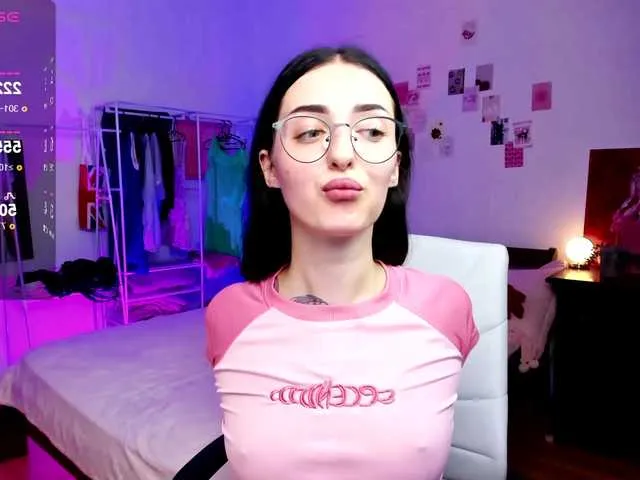 Live sex webcam photo for HoodrichYo #279716603