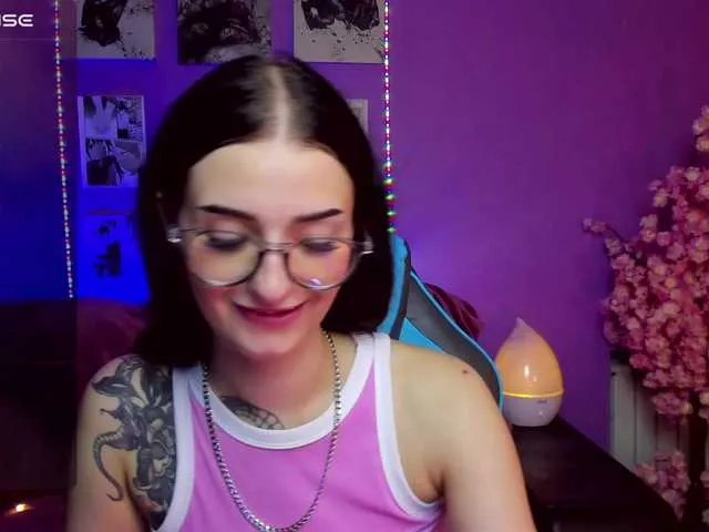 Live sex webcam photo for HoodrichYo #289326345