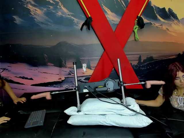 Live sex webcam photo for Horny-Redheads #278075608