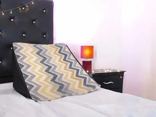 Live sex webcam photo for Horny-roommate #276245576