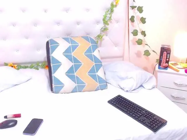 Live sex webcam photo for Horny-roommate #276283192