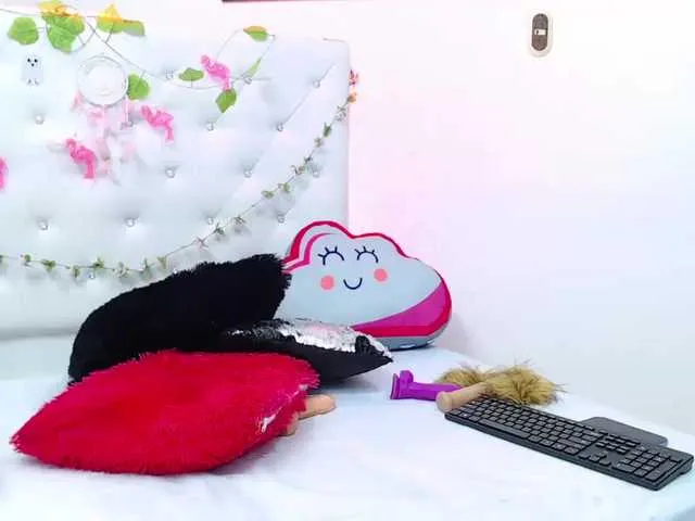 Live sex webcam photo for Horny-roommate #276389824