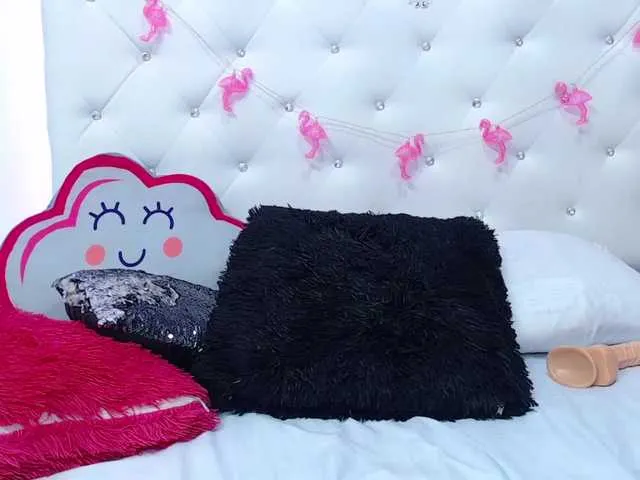 Live sex webcam photo for Horny-roommate #276520891