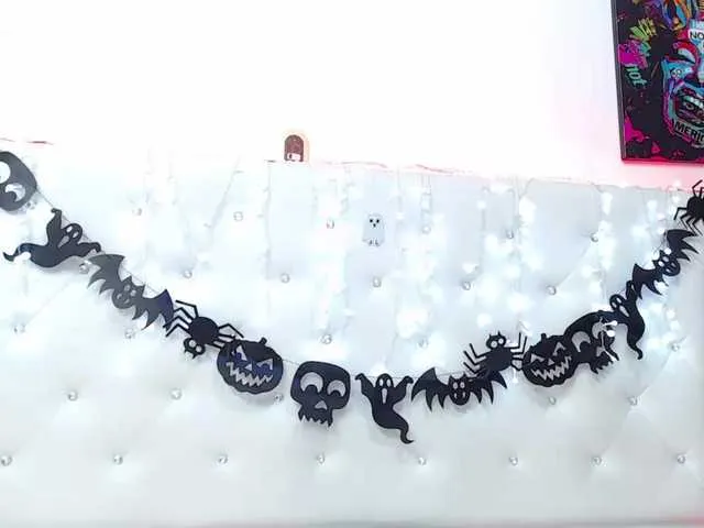 Live sex webcam photo for Horny-roommate #276611096