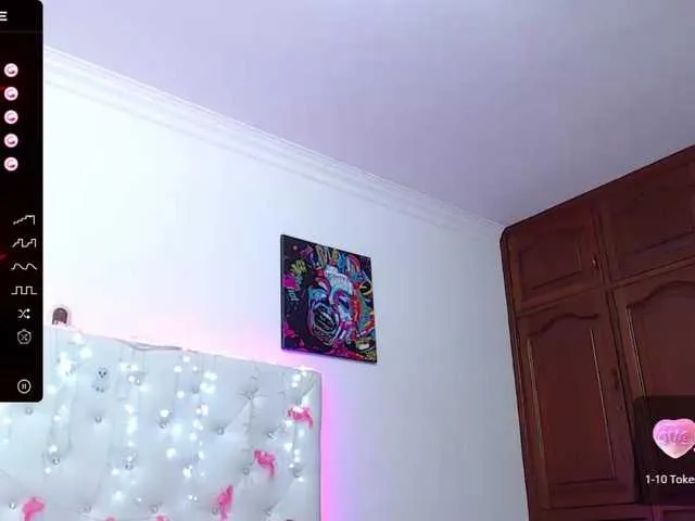 Live sex webcam photo for Horny-roommate #276700969