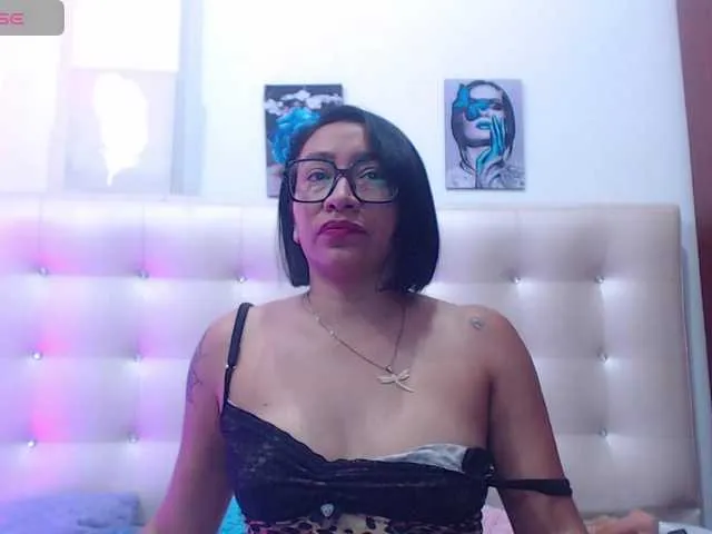 Live sex webcam photo for Horny-wife #291087239