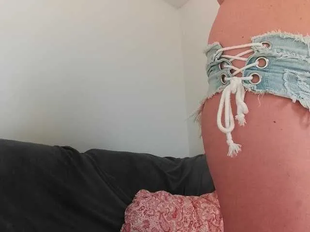 Live sex webcam photo for Horny1mommy #293759402