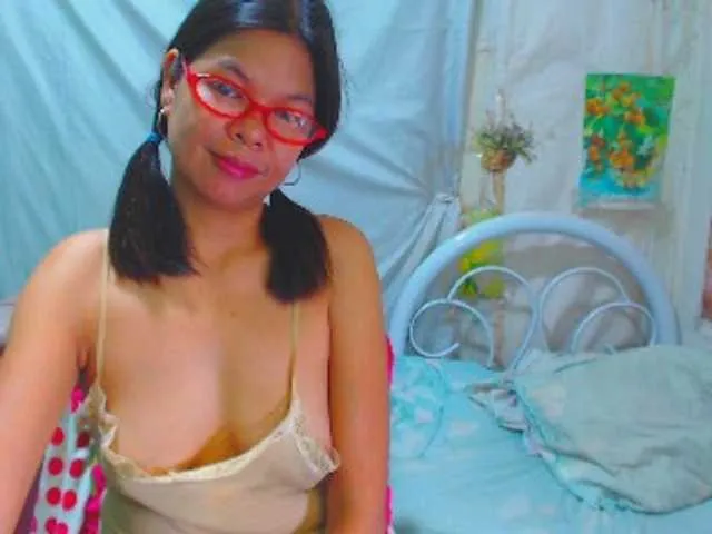 Live sex webcam photo for Horny4s3x #290503725