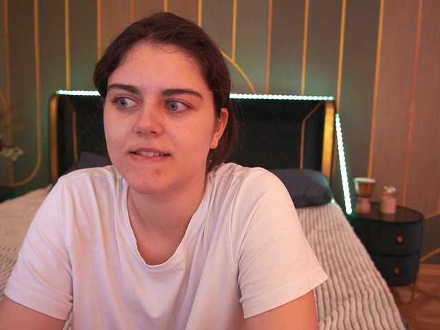 Live sex webcam photo for HornyJulii #278209500