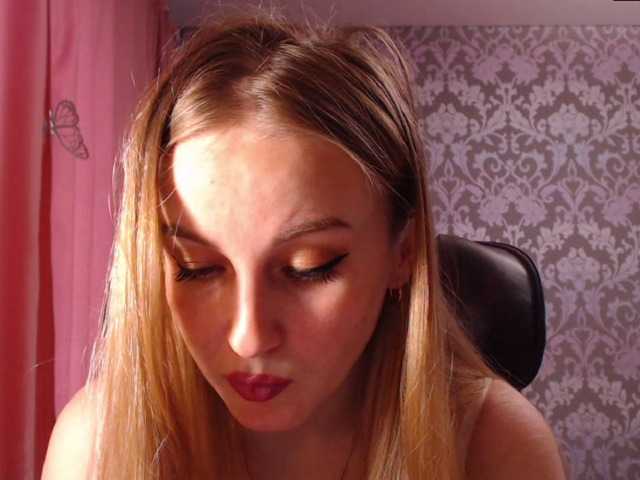 Live sex webcam photo for HornyNadina #271944217