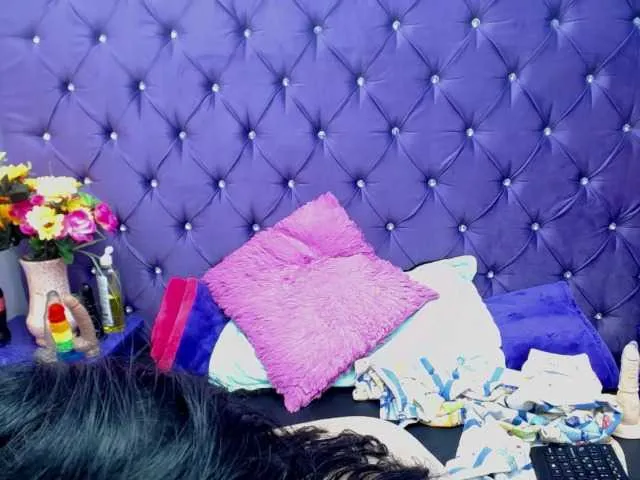 Live sex webcam photo for HornySkinny26 #276927241