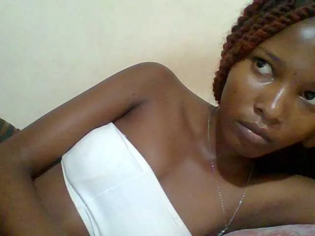 Live sex webcam photo for Hornyqueen4 #289844608