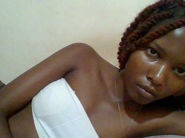 Live sex webcam photo for Hornyqueen4 #289853143