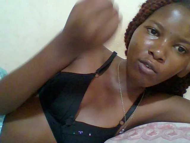 Live sex webcam photo for Hornyqueen4 #290038921