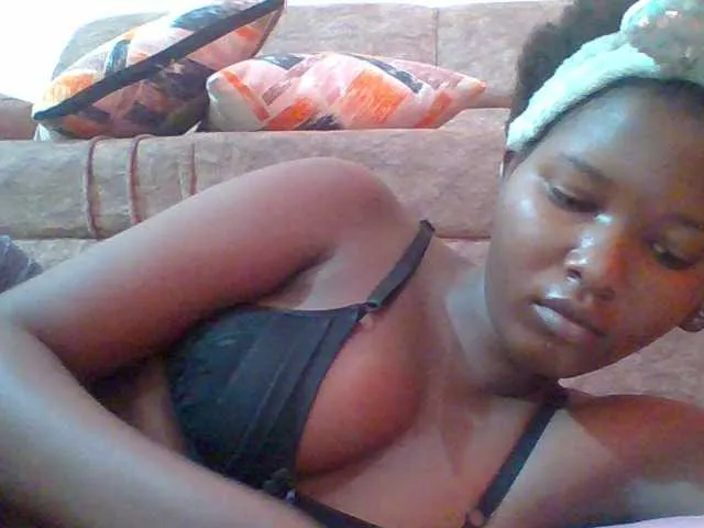 Live sex webcam photo for Hornyqueen4 #290365755