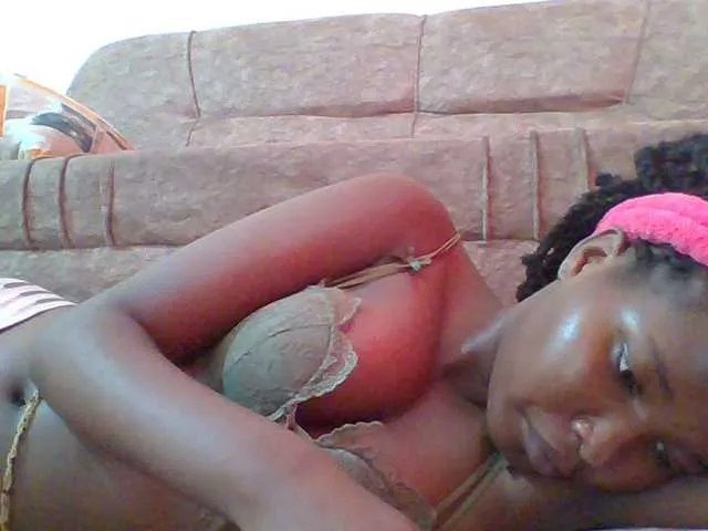 Live sex webcam photo for Hornyqueen4 #290478251