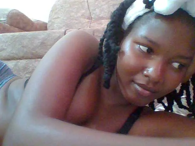 Live sex webcam photo for Hornyqueen4 #290574189