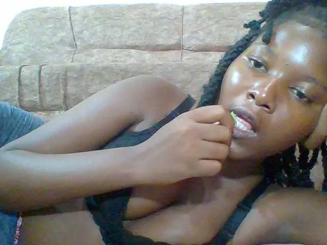 Live sex webcam photo for Hornyqueen4 #290643047