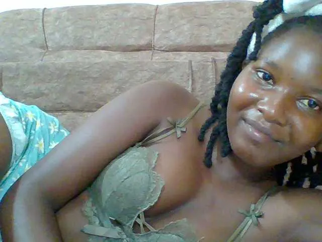 Live sex webcam photo for Hornyqueen4 #290663278