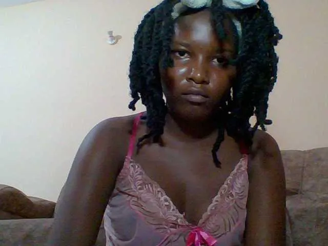 Live sex webcam photo for Hornyqueen4 #290726044