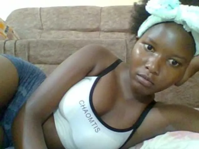 Live sex webcam photo for Hornyqueen4 #290773905