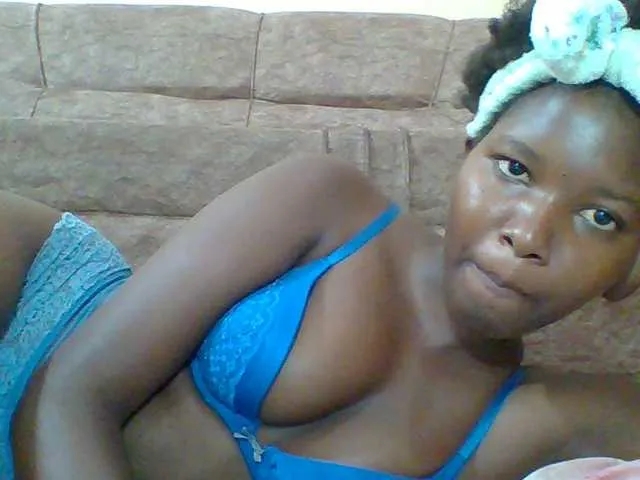 Live sex webcam photo for Hornyqueen4 #290814610