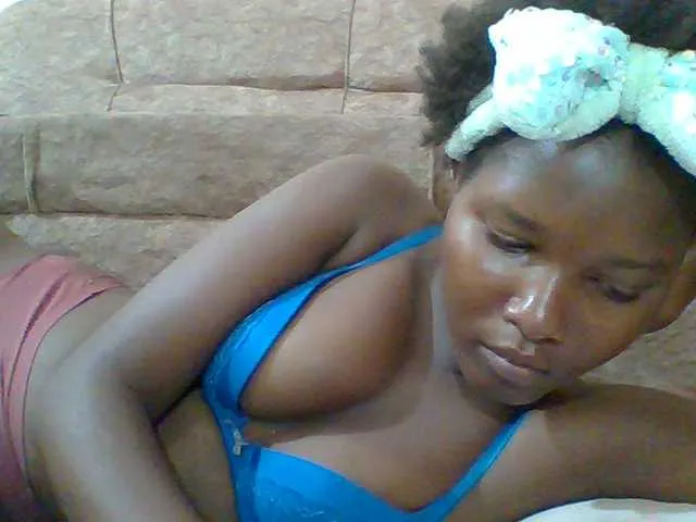 Live sex webcam photo for Hornyqueen4 #290816765