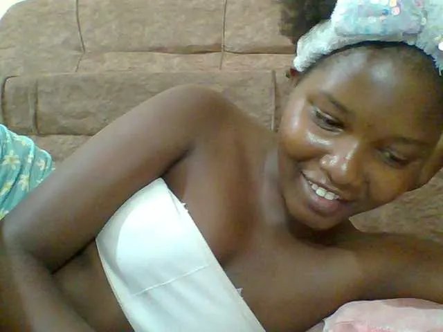 Live sex webcam photo for Hornyqueen4 #290870533