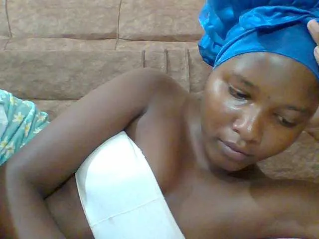 Live sex webcam photo for Hornyqueen4 #290872505