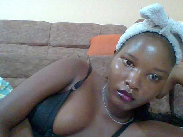 Live sex webcam photo for Hornyqueen4 #291179820