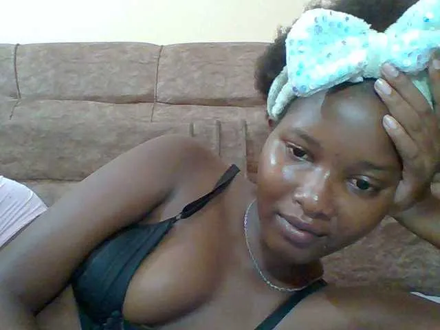 Live sex webcam photo for Hornyqueen4 #291293714
