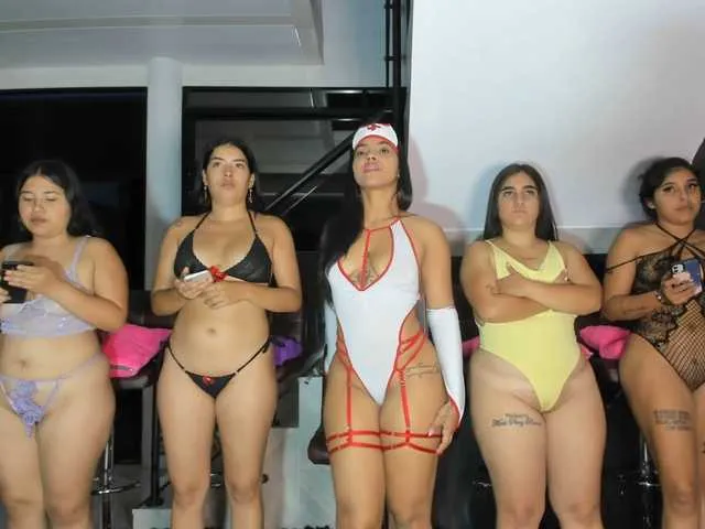 Live sex webcam photo for Hot-fetish69 #293793616
