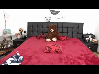 Live sex webcam photo for HotAnnie1997 #221995028