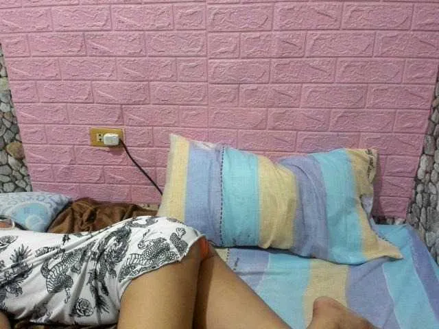 Live sex webcam photo for HotAshley24 #275967533