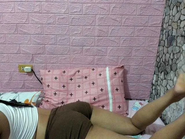 Live sex webcam photo for HotAshley24 #275976378