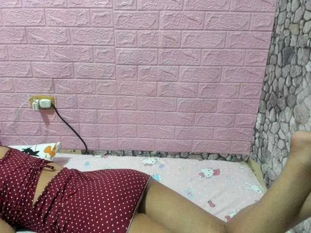 Live sex webcam photo for HotAshley24 #275998756