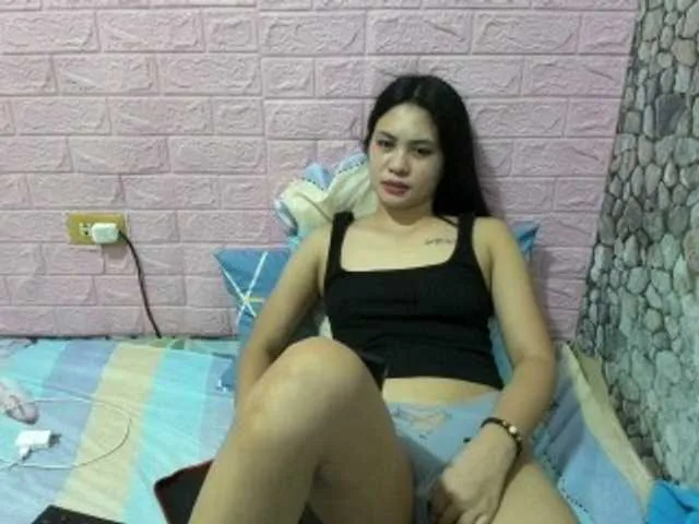 Live sex webcam photo for HotAshley24 #276227744