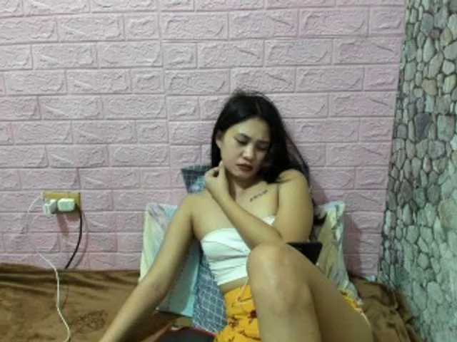 Live sex webcam photo for HotAshley24 #276571193