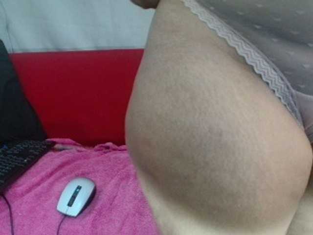 Live sex webcam photo for HotAss9512 #288051264