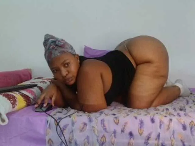 Live sex webcam photo for HotAss9512 #288051317