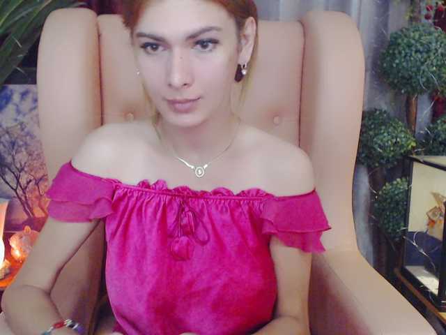 Live sex webcam photo for HotBeautyQuen #277496530