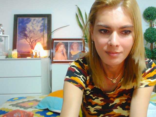 Live sex webcam photo for HotBeautyQuen #280490416