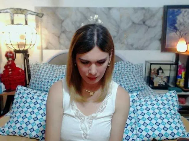 Live sex webcam photo for HotBeautyQuen #291384059