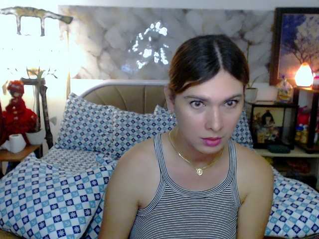 Live sex webcam photo for HotBeautyQuen #291405054